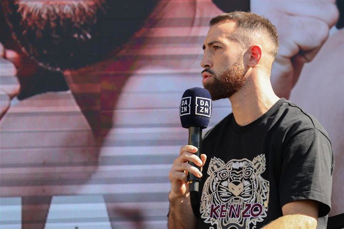 Sandor Martín habla ante los medios previo a su combate con Mikey Garcia en los Estados Unidos