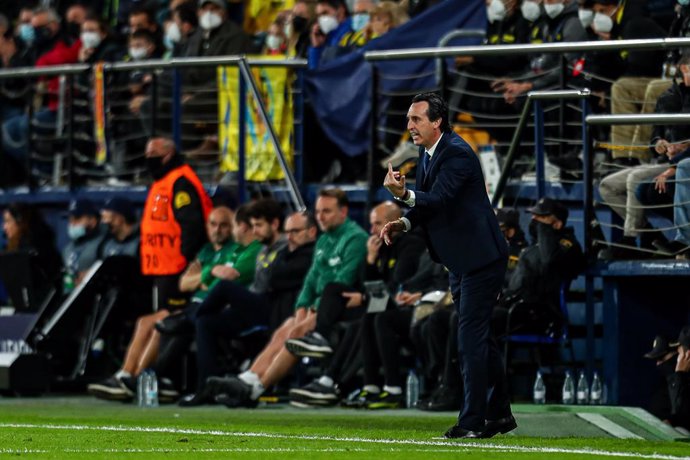 Unai Emery, head coach of Villarreal,  gestures during the UEFA Champions League, Group F, football match played between Villarreal CF and Manchester United at the Ceramica Stadium on November 23, 2021, in Castellon, Spain.
