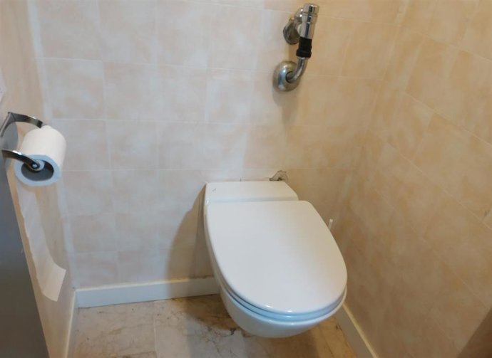 Pospuesto el juicio contra el trabajador que instaló una cámara en el baño de mujeres de la empresa.