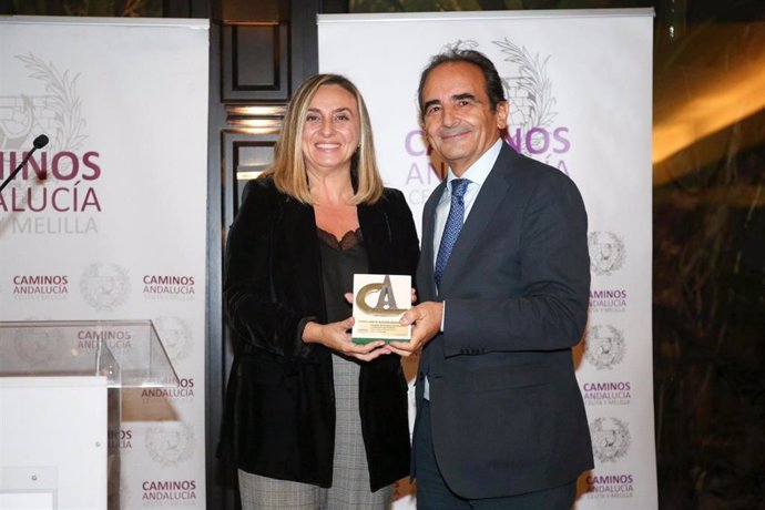 La consejera de Fomento, Infraestructuras y Ordenación del Territorio, Marifrán Carazo, ha recogido el Premio a la Mejor Obra Pública que ha otorgado el Colegio de Ingenieros de Caminos, Canales y Puertos de Andalucía al metro de Málaga