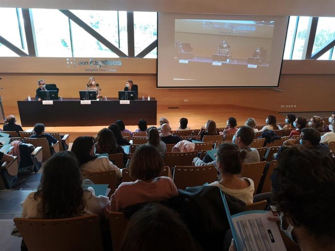 La consellera de Salud y Consumo, Patricia Gómez, durante la inauguración de las jornadas.