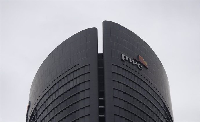 Archivo - Torre de PwC en España, en Madrid (España), a 22 de febrero de 2021. 