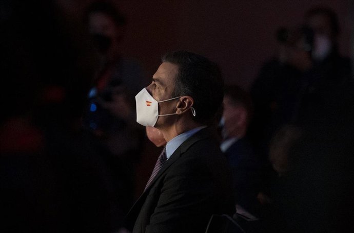 El presidente del Gobierno, Pedro Sánchez, a su llegada al Congreso Anual de Multinacionales por marca España, en la Sala de Columnas del Círculo de Bellas Artes, a 24 de noviembre de 2021, en Madrid, (España). Se trata de un encuentro donde empresas mu