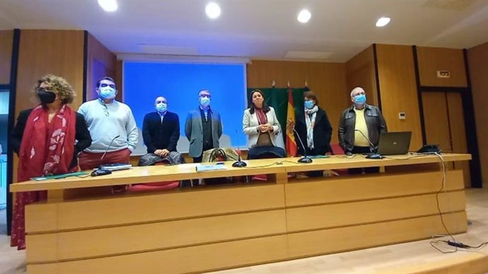 La delegada de Educación y Deporte de la Junta en Huelva, Estela Villalba, en su reunión con directores de los centros educativos de la provincia.