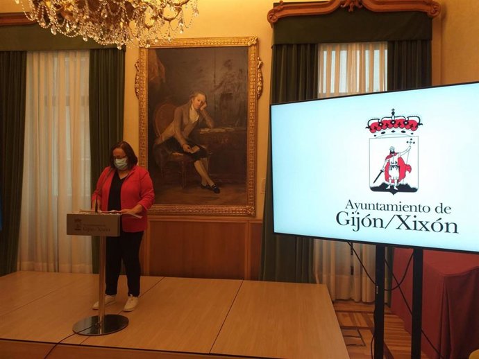 Archivo -  Natalia González ( PSOE),  concejala de  Derechos y Bienestar Social y Educación del  Ayuntamiento de Gijón