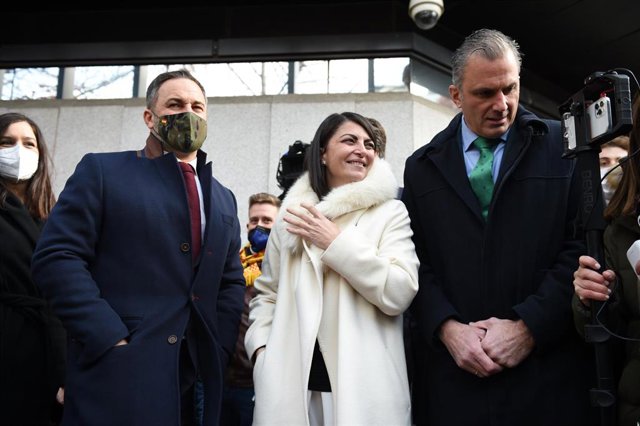 El líder de Vox, Santiago Abascal; la secretaria general de Vox en el Congreso, Macarena Olona y el secretario general del partido, Javier Ortega Smith, en la concentración contra la reforma de la ‘Ley Mordaza’ frente a la Delegación del Gobierno
