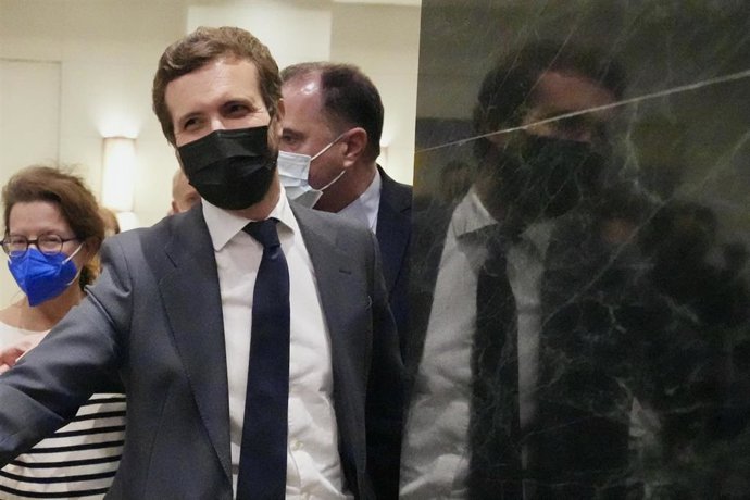 El líder del PP, Pablo Casado, a su llegada a la Junta Directiva del PP en el País Vasco, en el Hotel NH Villa, a 22 de noviembre de 2021, en Bilbao, Euskadi (España). Esta reunión es una de las dos paradas que Casado hace hoy en Euskadi. Anteriormente,
