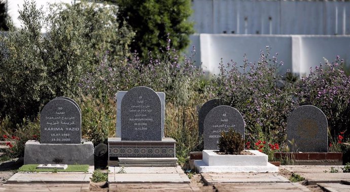 Archivo - Lápidas ubicadas en el cementerio musulmán de Griñón, en Madrid.