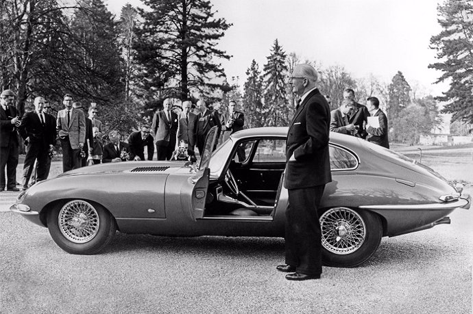 Presentación del modelo E-Type en el Salón del Automóvil de Ginebra (Suiza) en marzo de 1961