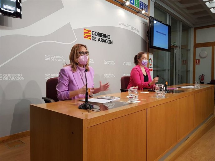 Mayte Pérez y María Goikoetxea durante la rueda de prensa