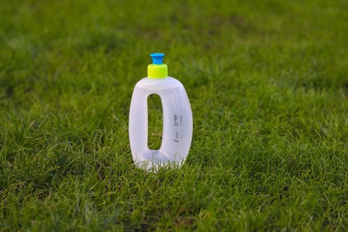 Getafe.-El Ayuntamiento entregará 8.000 botellas a dueños de perros paraque limpien con agua y vinagre los orines