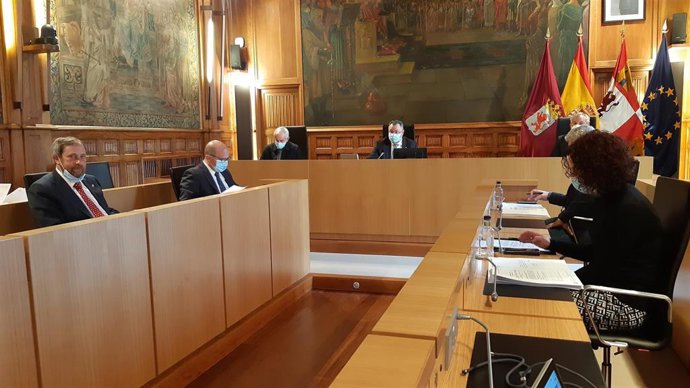 El presidente de la Diputación de León, Eduardo Morán, preside el pleno de la Diputación de León de este mes de noviembre.