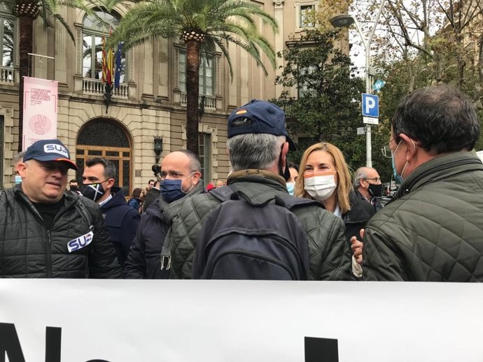 La vicessecretaria nacional de Organización del PP, Ana Beltrán, y la líder del partido, Alejandro Fernández, en la manifestación convocada por la plataforma policial 'No a la España insegura'