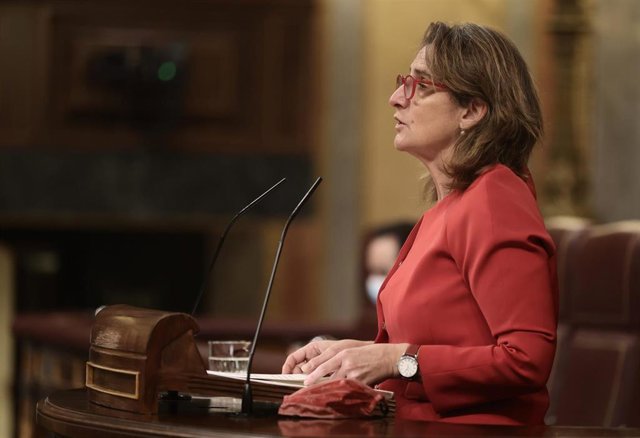 La ministra para la Transición Ecológica y el Reto Demográfico, Teresa Ribera, interviene en una sesión plenaria en el Congreso de los Diputados, a 24 de noviembre de 2021, en Madrid, (España). El proyecto de Presupuestos Generales del Estado de 2022 afro
