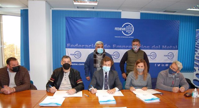 Firma del nuevo convenio colectivo del Metal en Sevilla firmado entre Fedeme y los sindicatos UGT y CCOO.