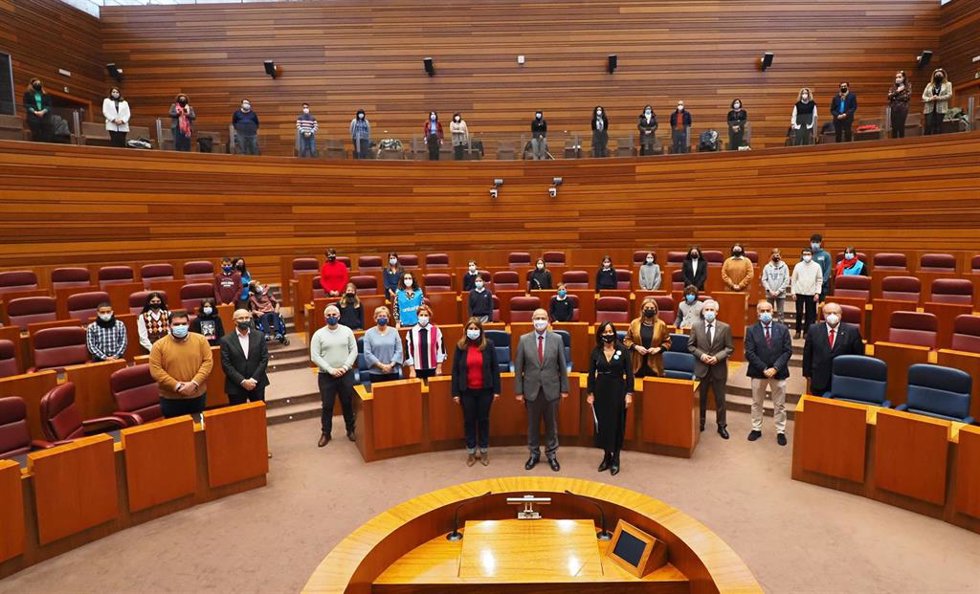 Fuentes en el medio de la imagen en el pleno infantil