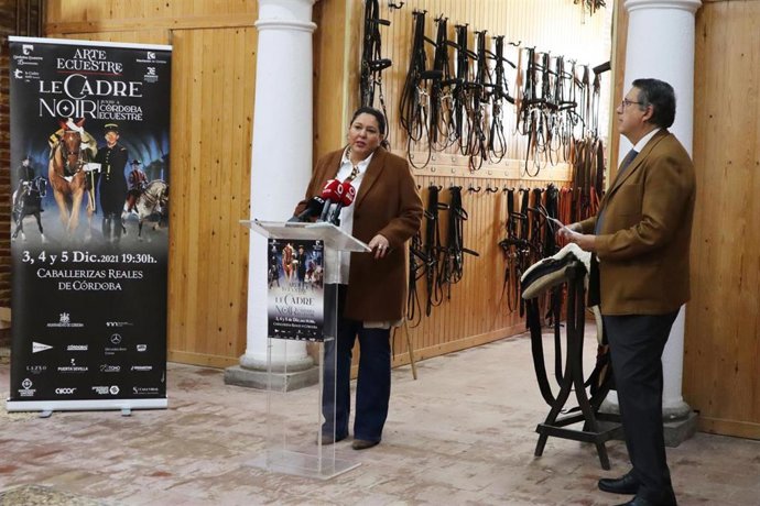 Dolores Amo presenta el espectáculo que la escuela de equitación francesa 'Le Cadre Noir' trae a Córdoba.