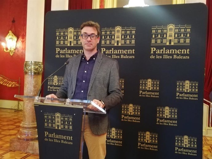 El portavoz del PP en el Parlament balear, Antoni Costa, tras la Junta de Portavoces.