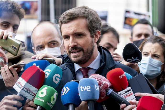 El presidente del PP, Pablo Casado, ofrece declaraciones a los medios, en una concentración contra la reforma de la Ley Mordaza, frente a la Delegación del Gobierno, a 24 de noviembre de 2021, en Madrid, (España).  