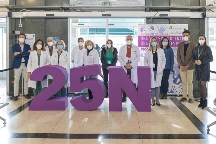 El Hospital Virgen de las Nieves de Granada se suma a la lucha contra la violencia de género.