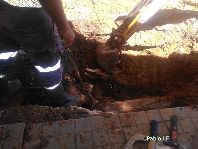 Imagen de la problemática de las tuberías en la barriada Tres Ventanas de Huelva