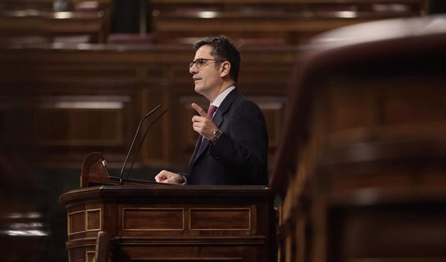 El ministro de la Presidencia, Félix Bolaños, interviene en una sesión plenaria en el Congreso de los Diputados, a 24 de noviembre de 2021, en Madrid, (España)