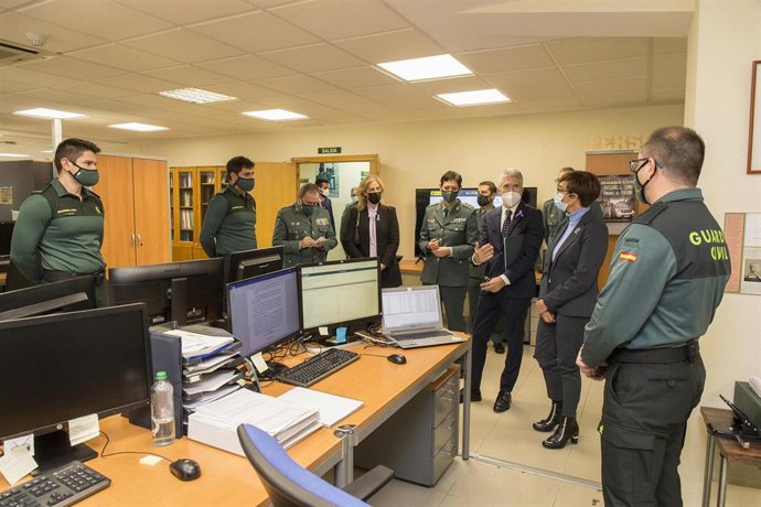 El minstro del Interior, Fernando Grande-Marlaska, visita la sede de la EMUME de la Guardia Civil