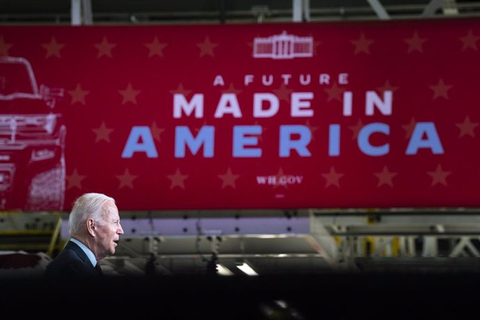 17 November 2021, US, Detroit: US President Joe Biden delivers his remarks on the bipartisan infrastructure law and the future of electric vehicles at the grand opening of the General Motors Factory ZERO. Photo: Dominick Sokotoff/ZUMA Press Wire/dpa
