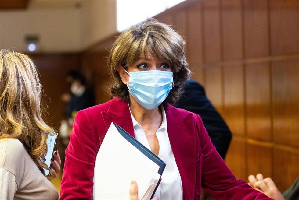 La Fiscal General del Estado, Dolores Delgado, a su llegada para comparecer en una Comisión de Justicia en el Senado, a 18 de noviembre de 2021, en Madrid, (España).
