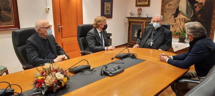 Firma de la cesión de terrenos para la parroquia de Cerro Gordo de Badajoz