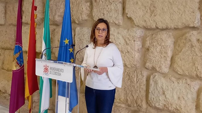 La portavoz del Grupo Socialista en el Ayuntamiento de Córdoba, Isabel Ambrosio.