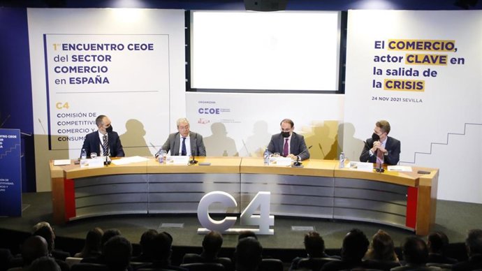 Rogelio Velasco, en la reunión de las Comisiones de Comercio de la CEOE y la CEA.