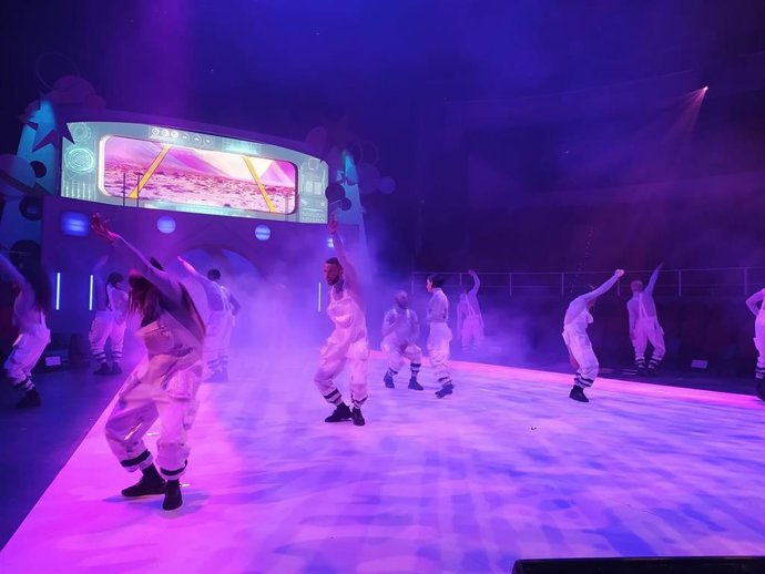 'La Vuelta Al Mundo De Cometa' En El Teatro Circo Price.