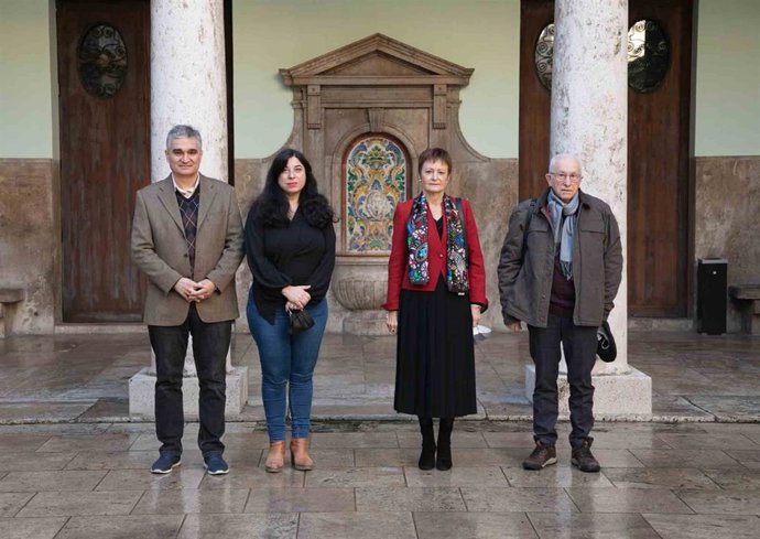 De izquierda a derecha: Adri Besó, Ester Alba, Maria Vicenta Mestre y Vicent lvarez.