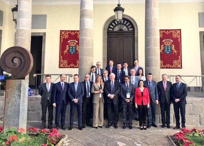 El presidente del Parlamento de Canarias, Gustavo Matos, junto a representantes de parlamentos regionales europeos con motivo de una asamblea de la Calre
