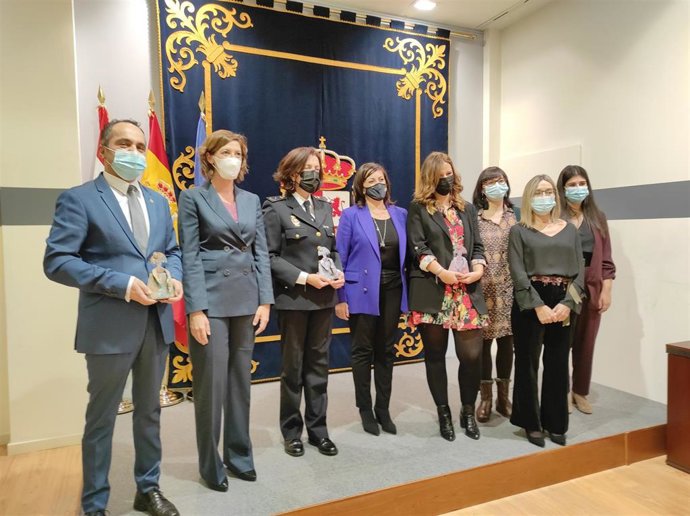 La exsubinspectora de UFAM de Policía Nacional, Rioja 2 y el Colegio de Farmacéuticos, reconocidos con las Meninas 2021