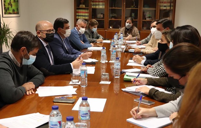 Reunión de la Junta con representantes de la Asociación Agraria de Jóvenes Agricultores (Asaja) de Cádiz, Córdoba, Huelva y Sevilla