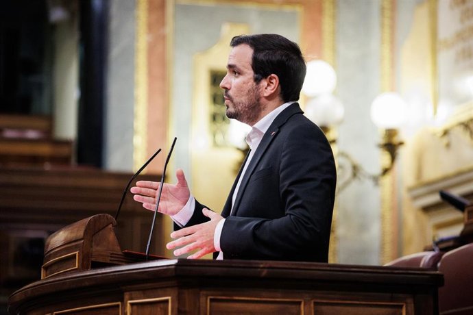 El ministro de Consumo, Alberto Garzón, interviene en una sesión plenaria en el Congreso de los Diputados, a 24 de noviembre de 2021, en Madrid, (España). El proyecto de Presupuestos Generales del Estado de 2022 afronta esta semana en el Pleno sus votac