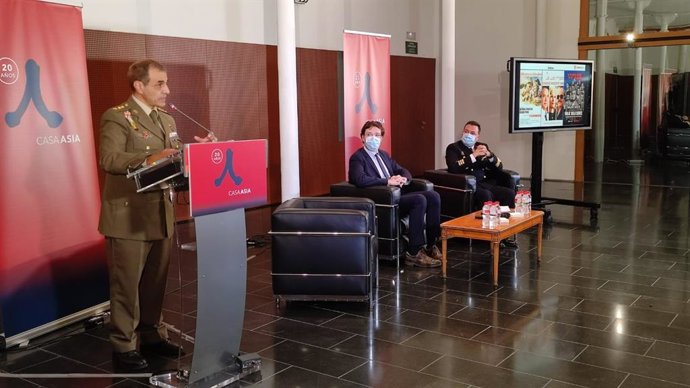 El coronel del Ejército de Tierra, José Ignacio Castro; el capitán de fragata y mando de operaciones, Justo Javier Solano, y el diplomático de la división de Emergencia Consular de la Dirección General de Españoles en el Exterior Fernando Magallanes