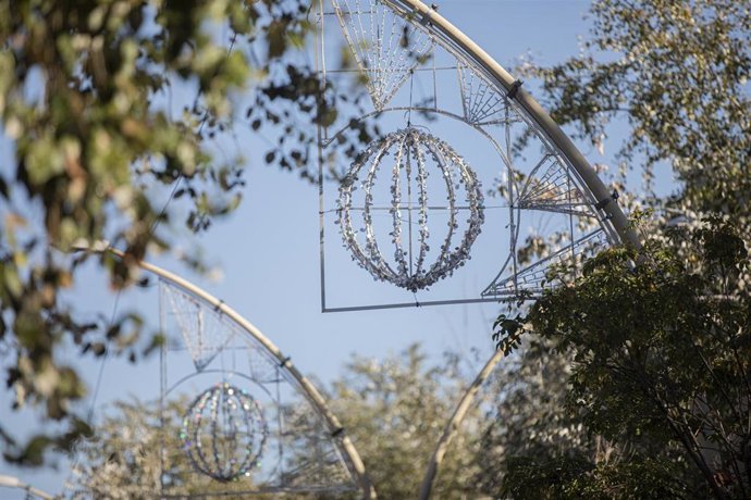 Archivo - Imagen de archivo del alumbrado navideño en Sevilla.