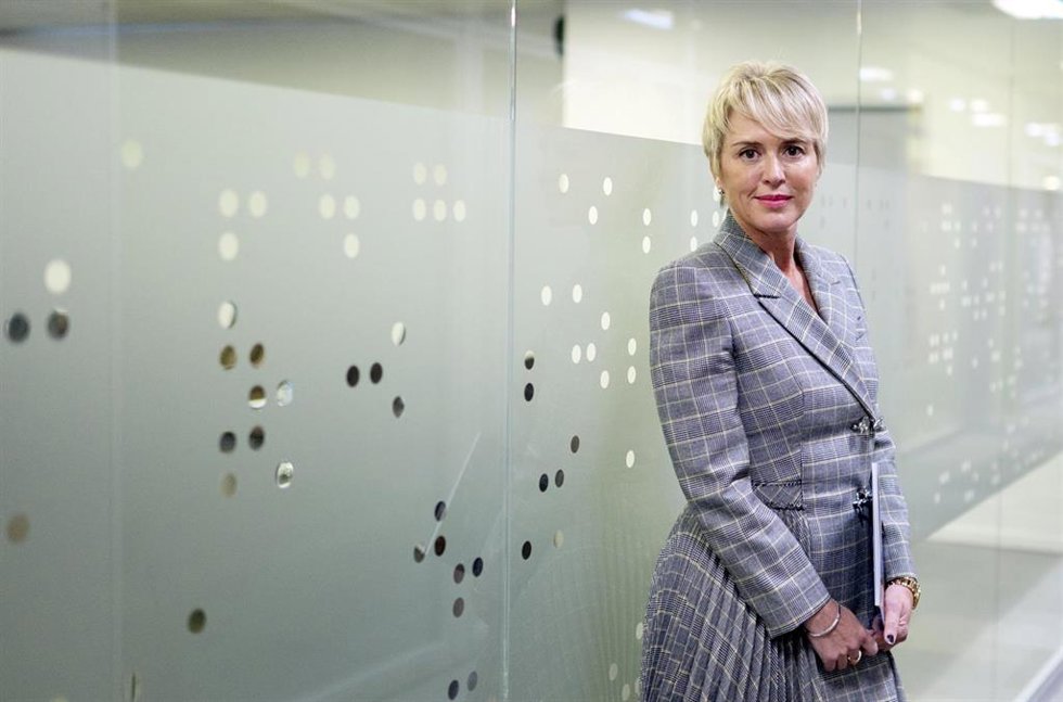 La secretaria de Estado de Digitalización e Inteligencia Artificial y presidenta de Red.es, Carme Artigas, posa después de un encuentro informativo, en las oficinas de Red.es, a 24 de noviembre de 2021, en Madrid, (España). .