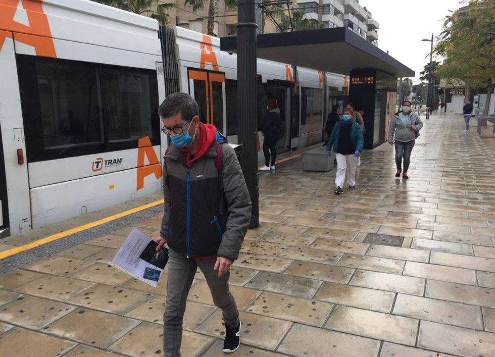 Archivo - Viajeros TRAM en Alicante