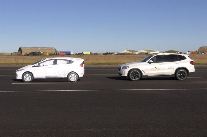 Archivo - Prueba de asistencia a la conducción de Euro NCAP al BMW iX3