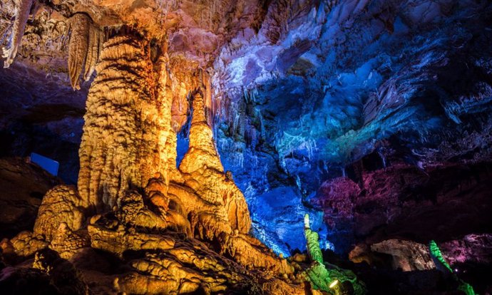 Archivo - Las estalactitas de la Cueva Shennong (en la imagen) y la Cueva Jiulong permiten una vista climatológica exacta de la época del colapso de la cultura Liangzhu hace unos 4.300 años.