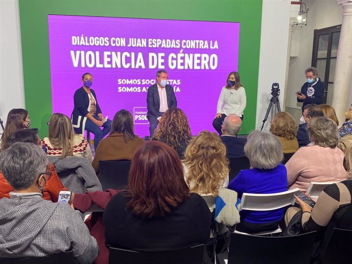 El secretario general del PSOE-A, Juan Espadas, participa en un acto sobre violencia de género en la sede del PSOE-A. (Foto de archivo).