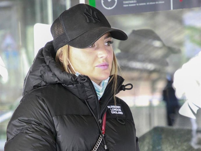 Rocío Flores, en la estación del Ave de Madrid antes de poner rumbo a Málaga