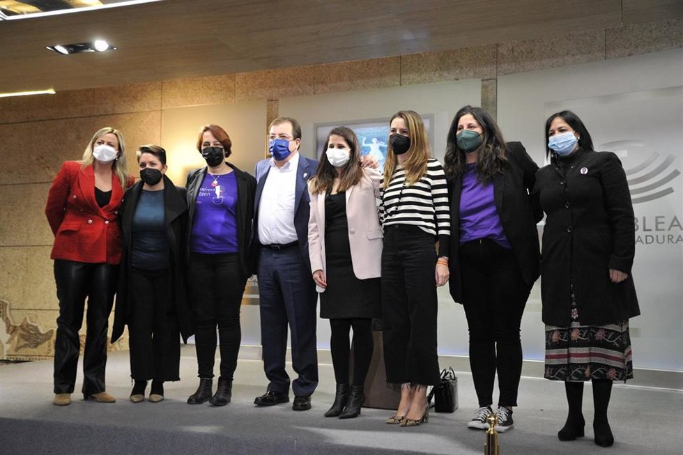 Acto institucional del 25N en la Asamblea de Extremadura.