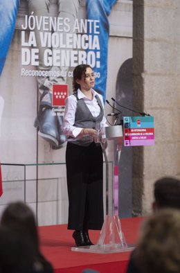 La presidenta de la Comunidad de Madrid, Isabel Díaz Ayuso, interviene en el acto institucional de conmemoración del 25N, en la Real Casa de Correos, a 25 de noviembre de 2021, en Madrid, (España). Como cada 25 de noviembre se celebra el Día Internacional