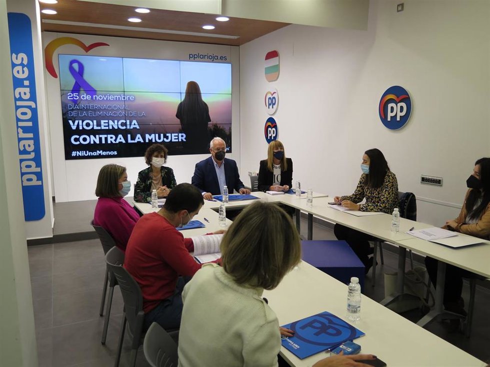 Mesa de trabajo en el Partido Popular