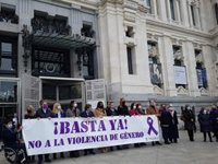Vox no se coloca tras la pancarta en Cibeles y se desmarca de "víctimas de 1ª y de 2" por la "ideología de género"